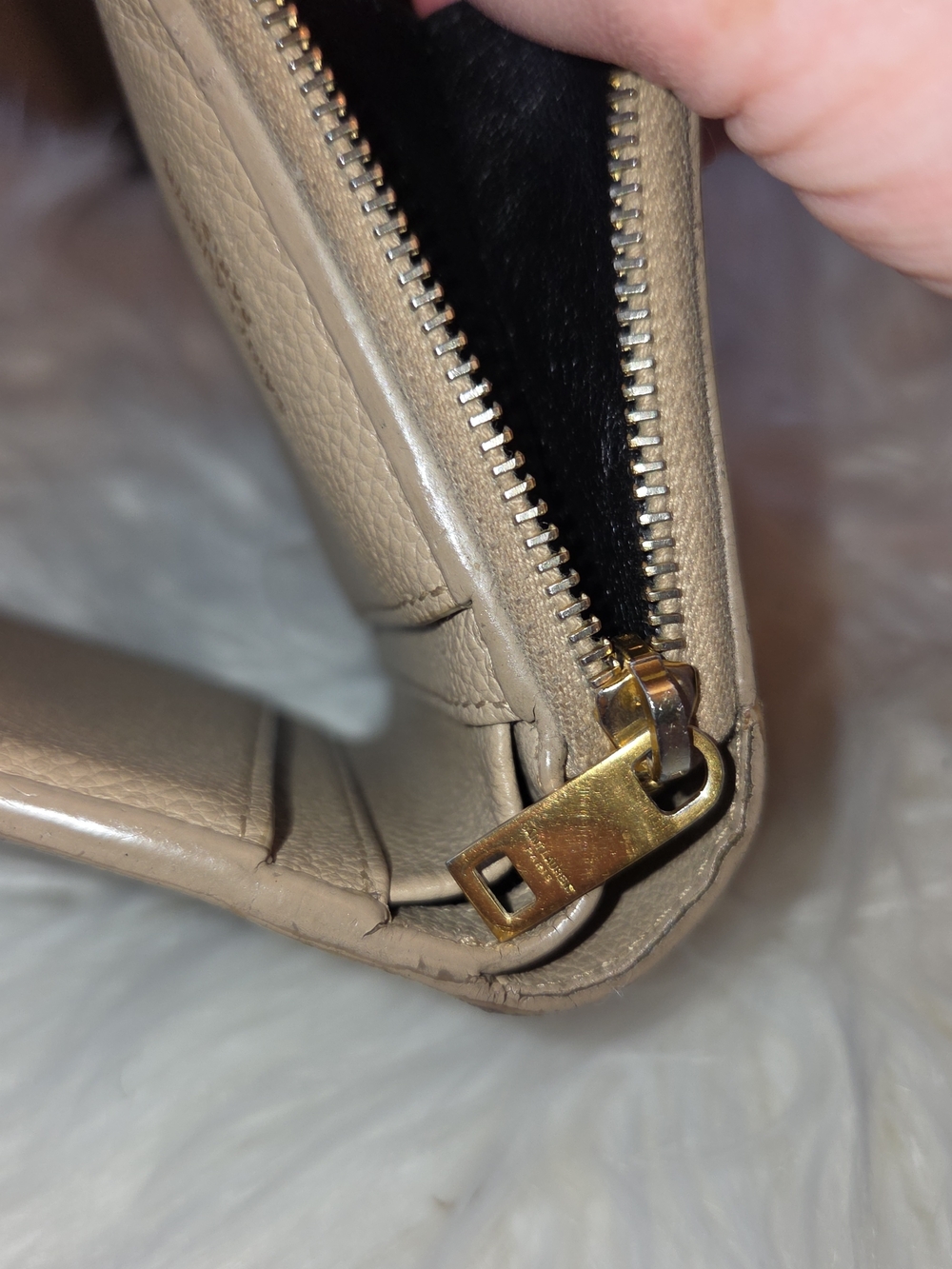 Saint Laurent Beige Leather Compact Wallet with Gold YSL Logo - Picture 6 of 10